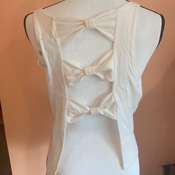NWT - crop top - Picture 3 of 4